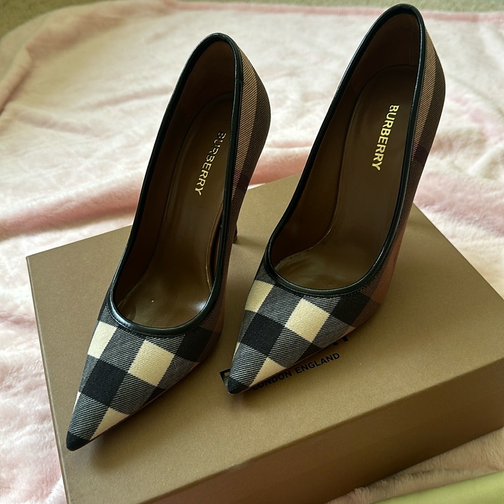 Pointed Toe Pump size 7